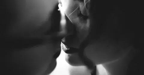 Fyzická versus emoční nevěra: Co oči nevidí, to srdce nebolí?