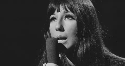 7 nejkrásnějších knih k Vánocům: O módě, osudových láskách i Cher