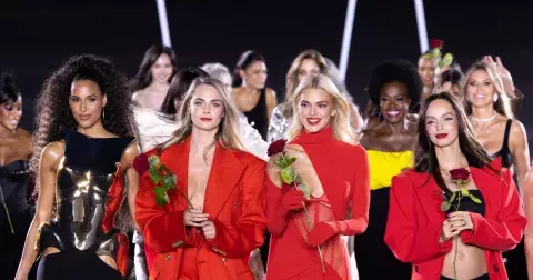 Defilé krásy a sesterství. Nejvíce hvězd se sešlo v Paříži