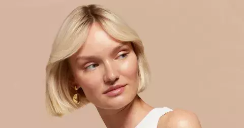 Poškozené vlasy potřebují péči. Znáte moderní technologie?