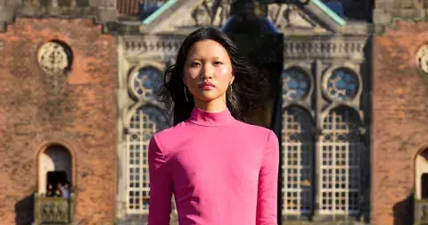 Fall wedding guest: 15 šatů, které vám trochu bude závidět i nevěsta