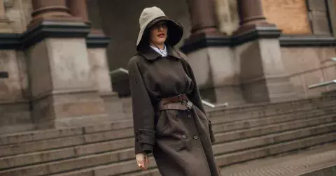 16 nejteplejších kabátů na zimu: retro střihy, kabát se šálou a kápě