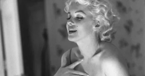 10 virálních triků, díky kterým bude váš parfém vonět déle