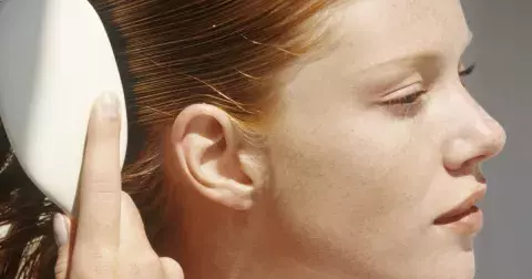 Jak vybrat správný kartáč pro péči o jemné, kudrnaté i zničené vlasy