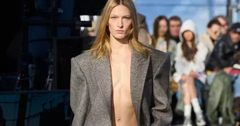 10 zdobených džínů, ve kterých oslníte přes den i večer