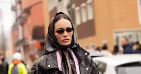 Zachumlejte se stylově: Jak nosit pillow šály, bandany a balaclavy