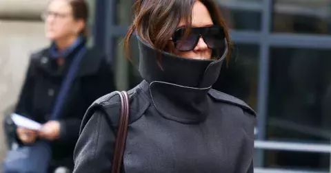 Ve stylu Victorie Beckham: 15 kabátů s vysokým límcem pro mrazivé dny