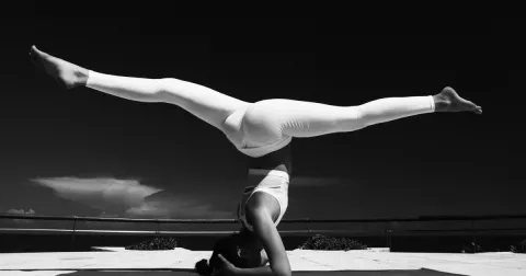 Meditace podle slavných: Ticho, tma i terapie chladem