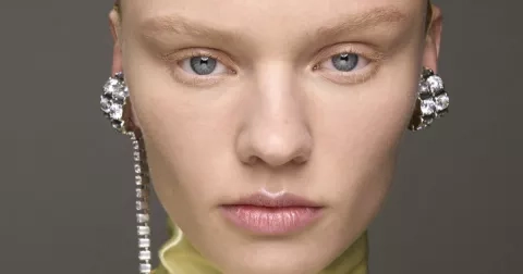 Make-up trend podzimu 2024? Studené odstíny ve všech podobách