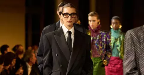 Nejstylovějším doplňkem roku 2024 jsou velké obroučky, jak je nosit?