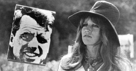 ELLE gift guide: 33 vánočních dárků pro kulturní bonvivány