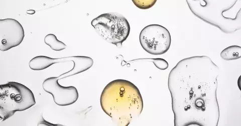 Aktivní látky v sérech: co ve složení produktů na pleť hledat?