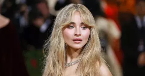 Proč je silent blond nejžhavější volbou pro světlé vlasy?