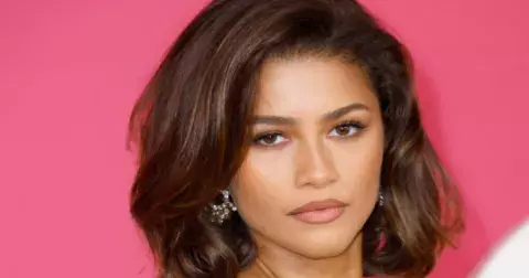 Butterfly bob: Střih, který instantně dodá jemným vlasům šmrnc a objem