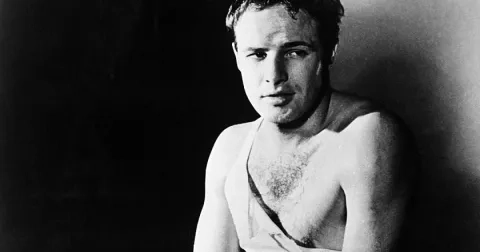 Bílé tílko: Módní evoluce zdánlivě obyčejného kusu oděvu