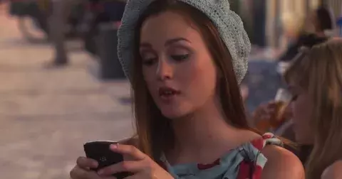 Trávíte hodiny na telefonu? Pořiďte si dumbphone, uleví se vám