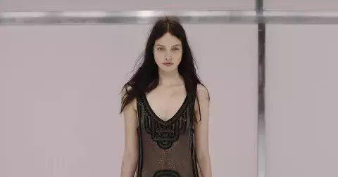 Sté výročí Fendi: Art deco detaily, baguette bags a umělecký šarm