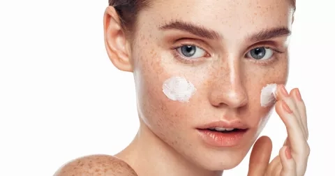 Proč vsadit na prebiotika: Pomohou v boji s akné, ekzémem i stárnutím