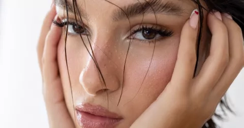 8 účinných multifunkčních líčidel, které vaše pokožka bude milovat