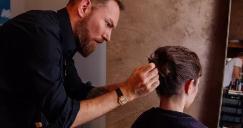 Zaručené tipy na rychlé úpravu vlasů od kadeřníka hvězd Martina Tyla