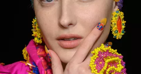 Jelly nails, Cat eye gel: 6 trendy nail artů ve znamení jara 2025