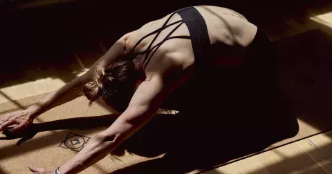 Oil pulling, Nasya a Zlaté mléko: 9 účinných ájurvédských rituálů