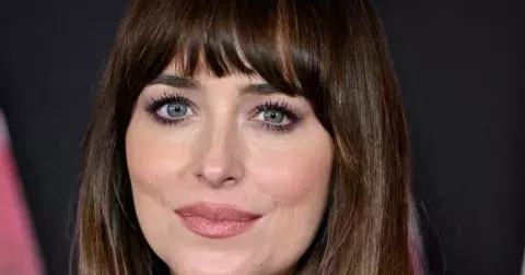 Facelift bez skalpelu: 5 účesů, které opticky zjemňují vrásky