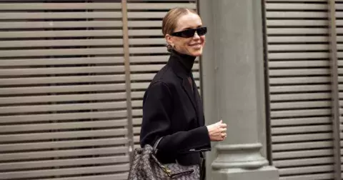 Sbohem Samby: 10 tenisek bez tkaniček, které budou úlovkem jara 2025