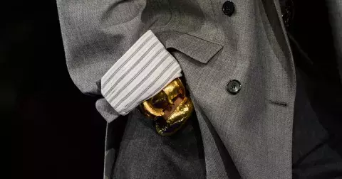 Větší je lepší. Věřte, že bangle bracelets ovládnou naše šperkovnice