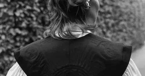 Návrhářka Kladošová šije vesty, do kterých může vetkat i váš příběh