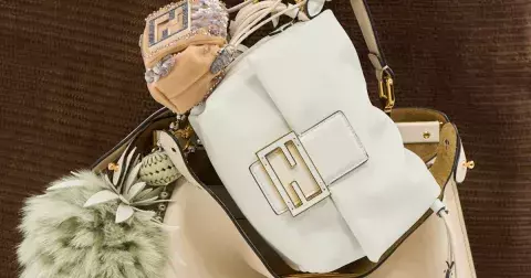 Trendy kabelky roku 2025: 17 mini kabelek pro rozmarné jaro ve stylu