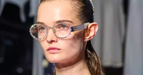 Make-up trendy 2025: Top 6 rozjasňovačů a balzámů pro glowing skin