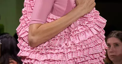 12 trendy kousků v šarmantní gingham kostce, která ovládne jaro 2025