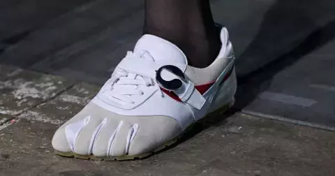 Trendy roku 2025: V létě se budou nosit ortopedické boty po babičce