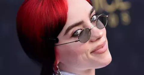 Na jaře 2025 se vrací look z devadesátek: Jak na dokonalé oční linky