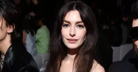 Tajemství Anne Hathaway: Jak v roce 2025 vypadat o dvacet let mladší