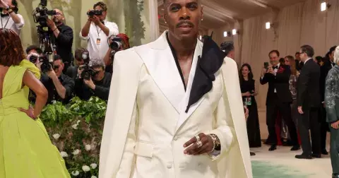 Kdo je černý dandy a proč právě jemu patří Met Gala 2025?