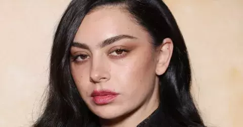 Top 8 fixačních a barvících gelů, které zvýrazní přirozené obočí 2025