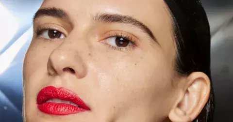 Nehty podle znamení, vášnivým Lvům sedí výrazné barvy a zlatavé tóny