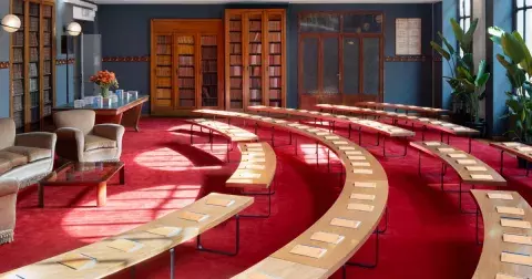 Miu Miu Literary Club: A vy se ještě ptáte, zda fashion girlies čtou?