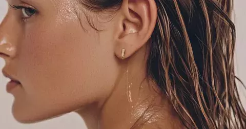 Top 10 sprchových olejů, které rozzáří a vyživí pokožku v létě 2025