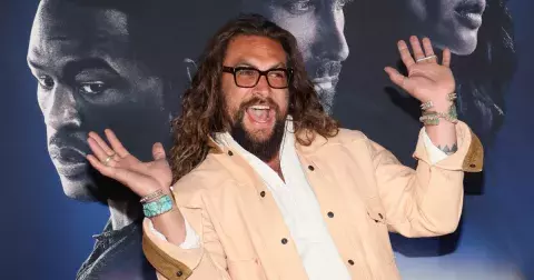 Známe důvody, proč milujeme bad boys typu Jasona Momoy