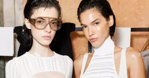 Účesy pro mastné, zplihlé a unavené vlasy. Zkuste uhlazený styling