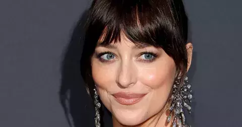 Boho ofina po vzoru Dakoty Johnson kraluje roku 2025. Víme, jak na ní