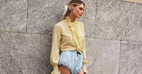 17 kousků v máslově žluté, kterou uvidíte na jaře 2025 úplně všude