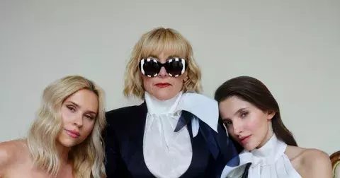 KVIFF 2025 má své Pravé blondýnky: Batulková s dcerou přijela do Varů