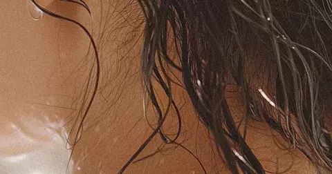 Starodávný trend z Asie vám v roce 2025 zajistí nádherné vlasy