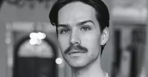 Móda v Česku 2025: Boris Král vrací do oděvů noblesu minulých století