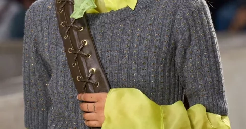 Vstupte do roku 2025: Vaším nejlepším přítelem budiž pletené tričko