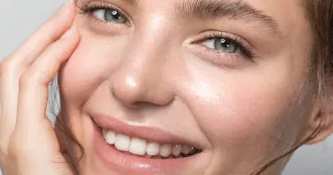 Kyselina azelaová: Zapomenutý zázrak proti akné